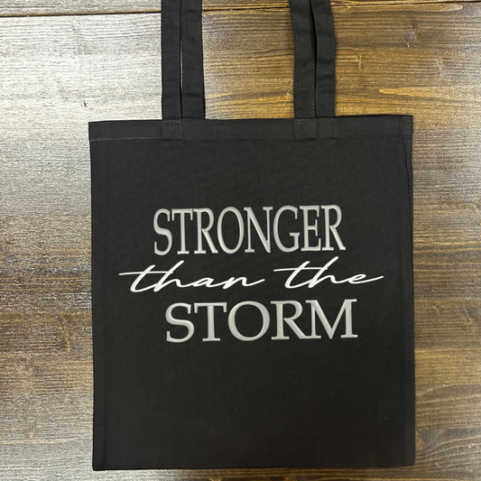 Medžiaginis maišelis „Stronger Than The Storm“ – kasdienė jėgos dozė