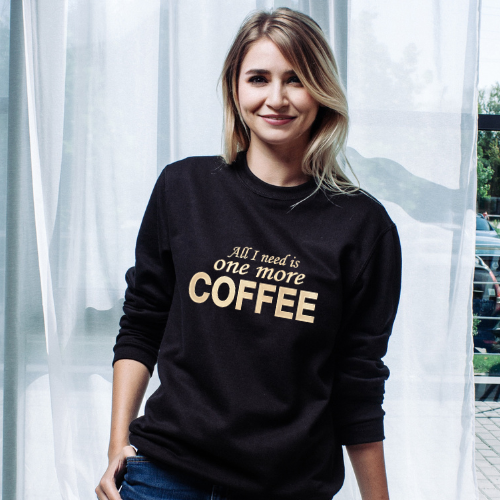Siuvinėtass juodas džemperis "All I need is one more coffee"