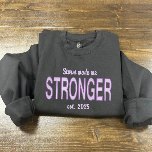 Siuvinėtas džemperis su užrašu "Storm made me Stronger"